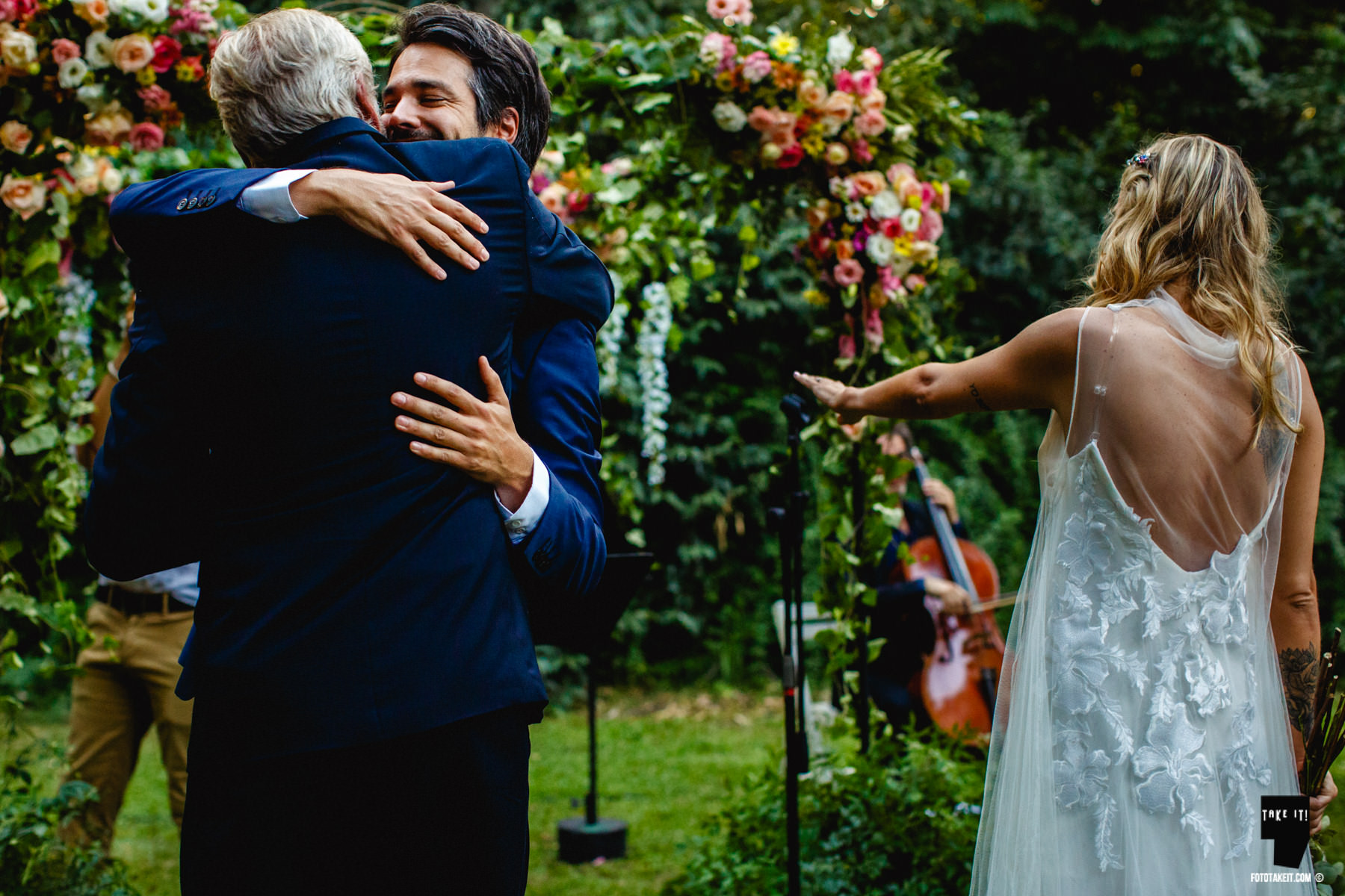 ceremonia-boda-intima-jardin