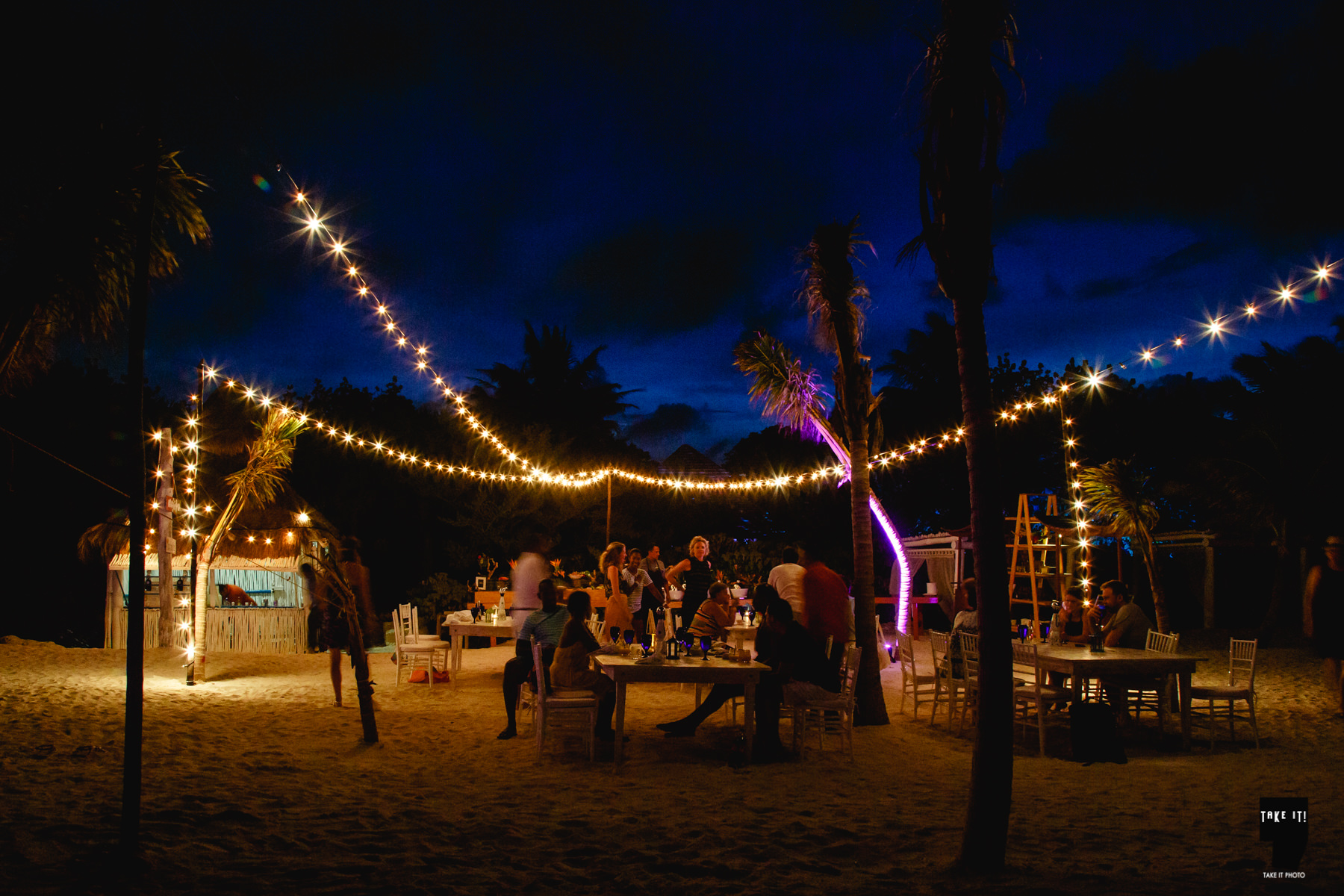 beach wedding dinner