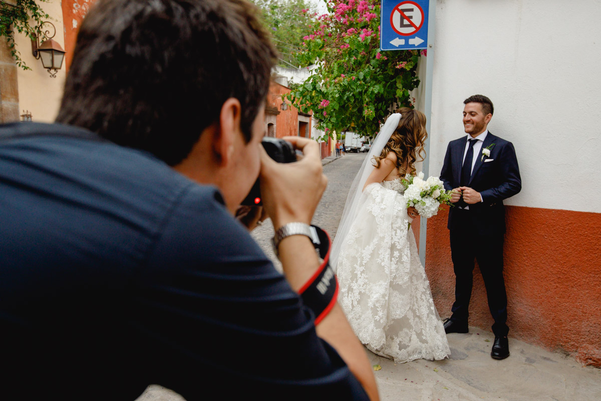 san-miguel-de-allende-wedding-photographer-behind-the-camera