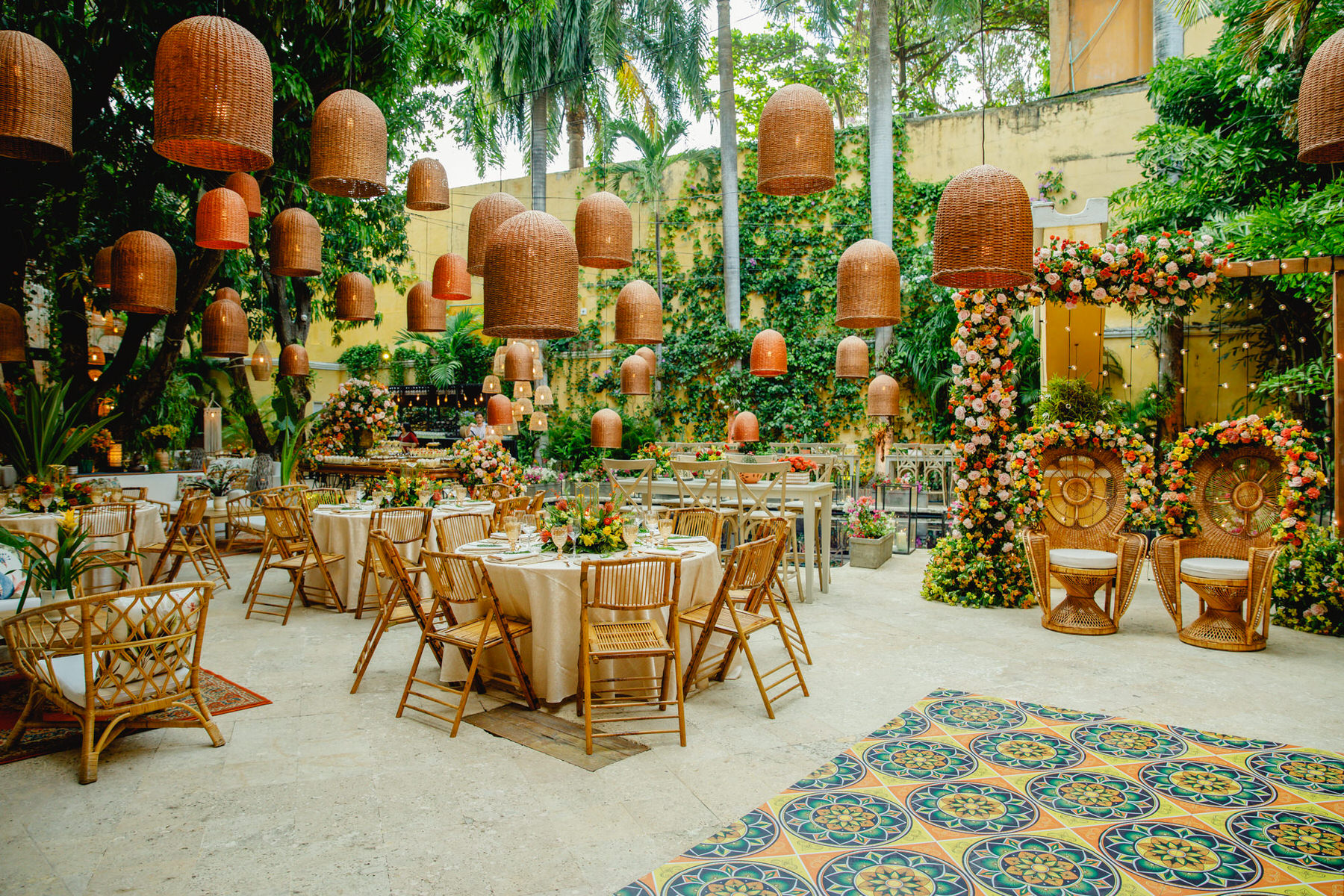 Decorated venue with vibrant colors and elements from both Hindu and Muslim traditions for a fusion wedding in Cartagena de Indias.