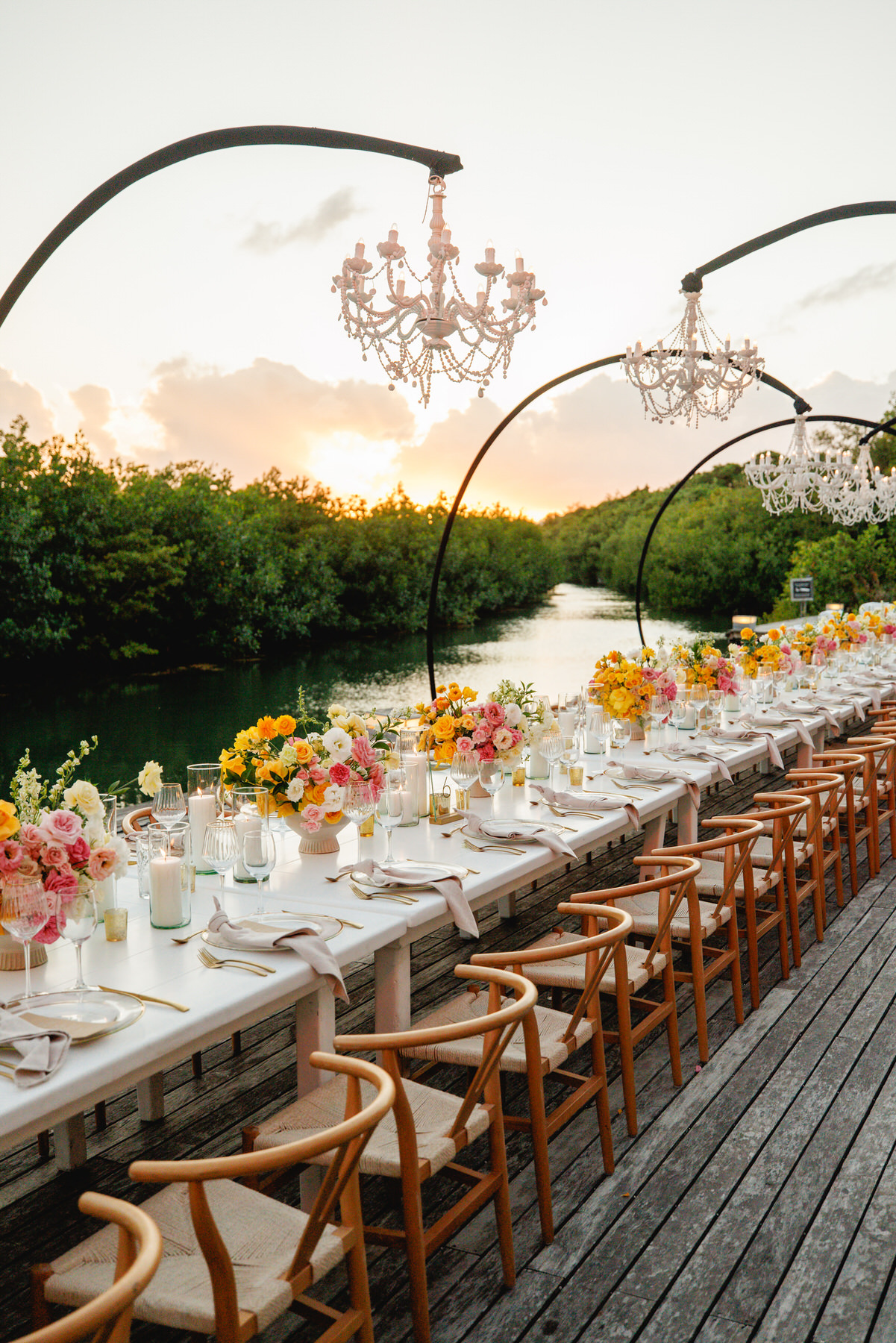 reception setup at Terra Nostra. Photos by Take it Photo. Planning and design: Canteiro weddings. Wedding reception in Nizuc, Mexico. The decor is festive and tropical