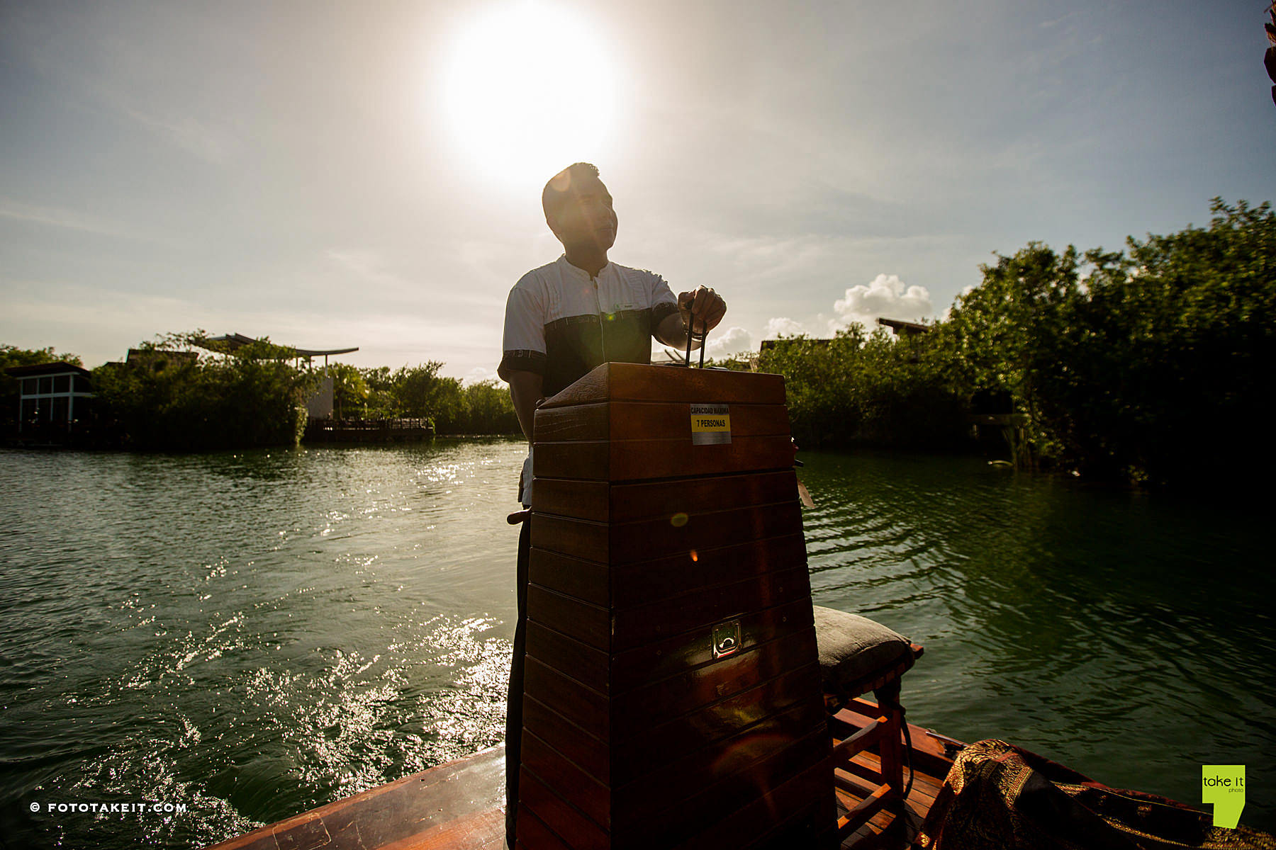 private-boat-ride-banyantree-amaykoba