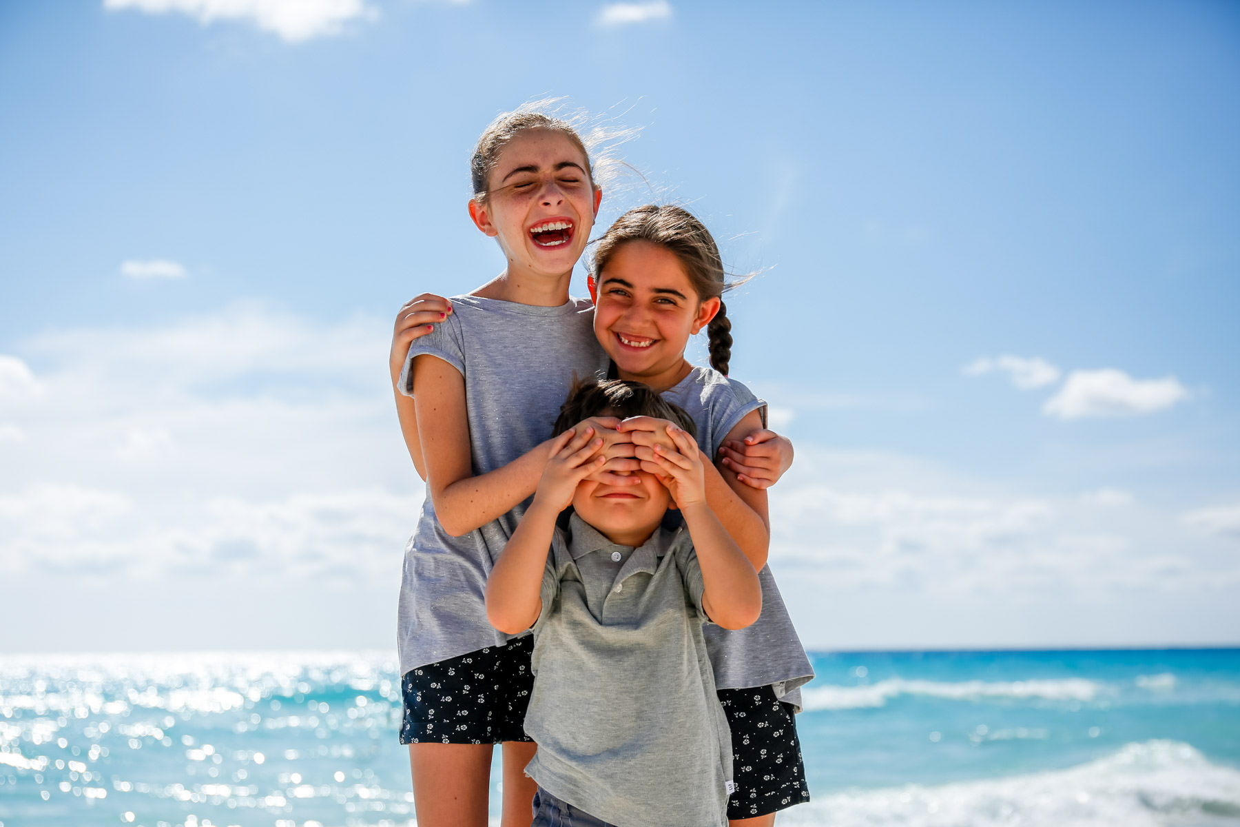 beach-family-photos-in-cancun