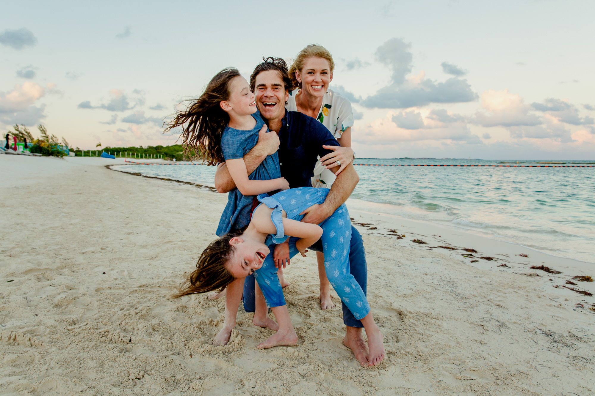 candid-family-portrait-mayakoba